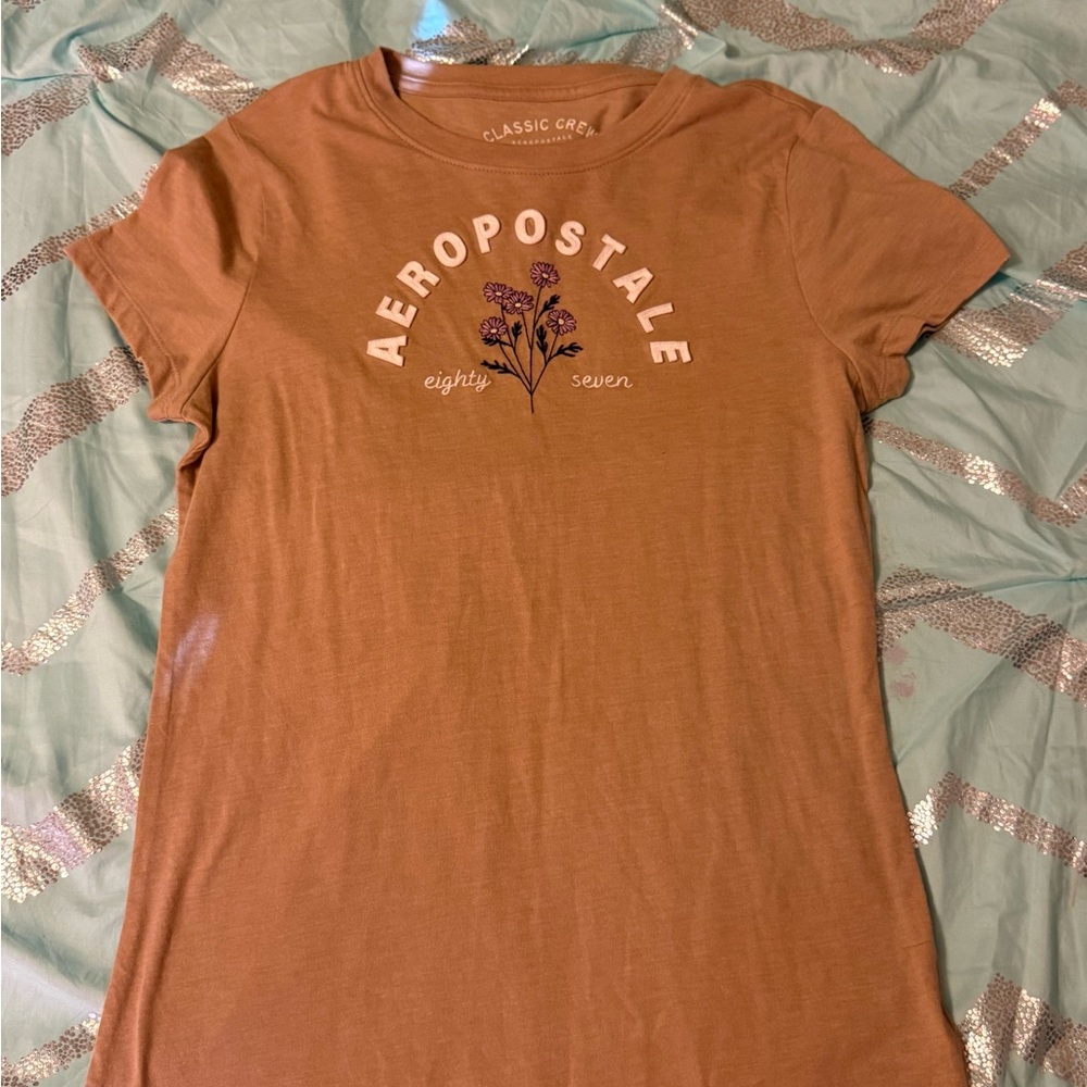 Aeropostale Women's Tan with cream logo and purple flowers Graphic Tee, size M.